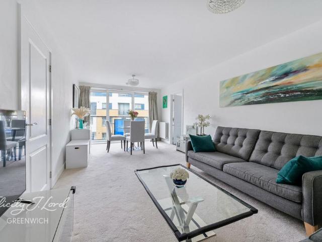 Flat for sale in Greenwich Town Centre, Greater London