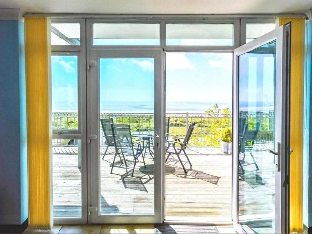 Flat for sale in Pendine, Wales