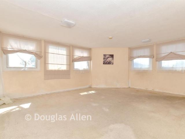 Flat for sale in Woodford, Greater London