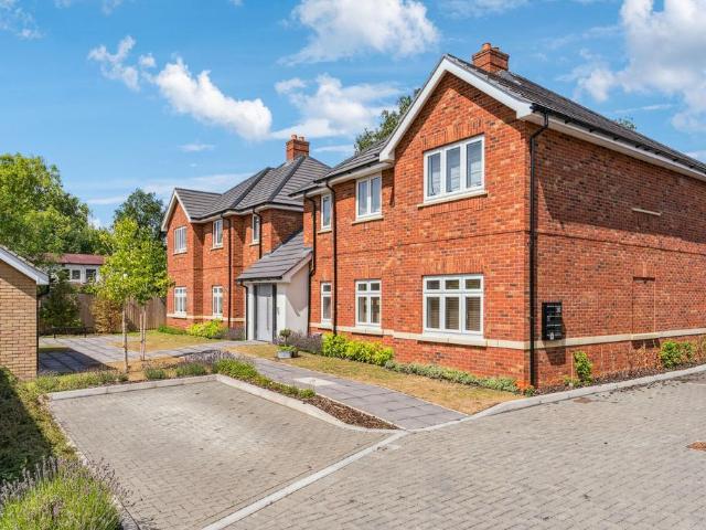 Flat for sale in Lower Stondon, Bedfordshire