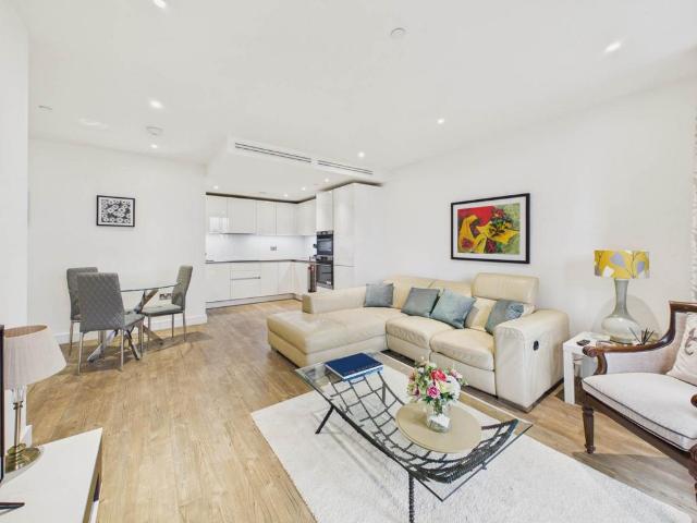 Flat for sale in London Borough of Lambeth, Greater London