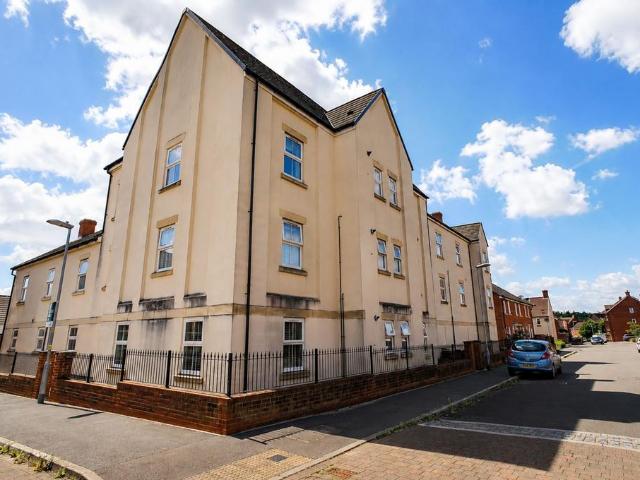 Flat for sale in Royal Wootton Bassett, Wiltshire