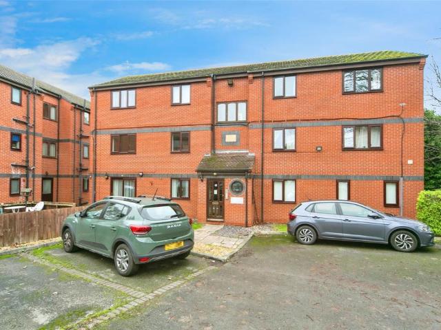 Flat for sale in Claughton, Oxton