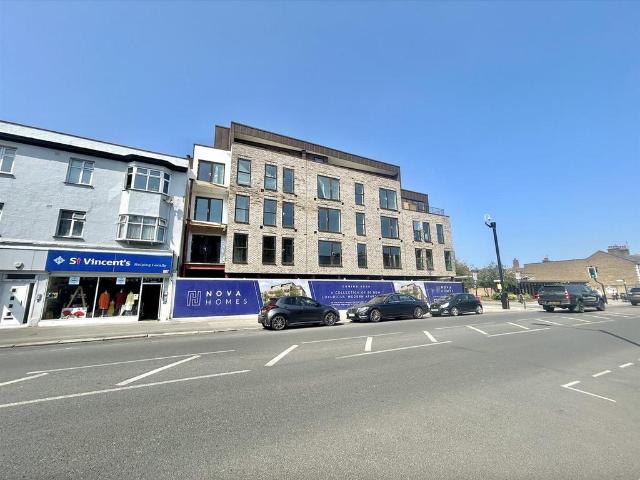 Flat for sale in Alton Barnes, Essex