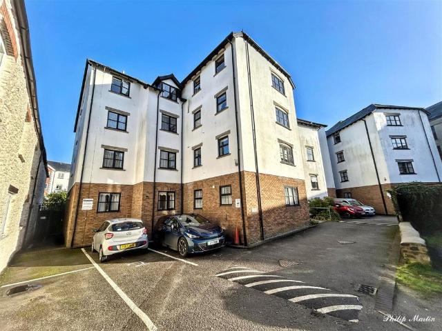 Flat for sale in Moresk, Penweathers