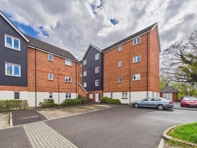 Flat for sale in Farnborough, Hampshire