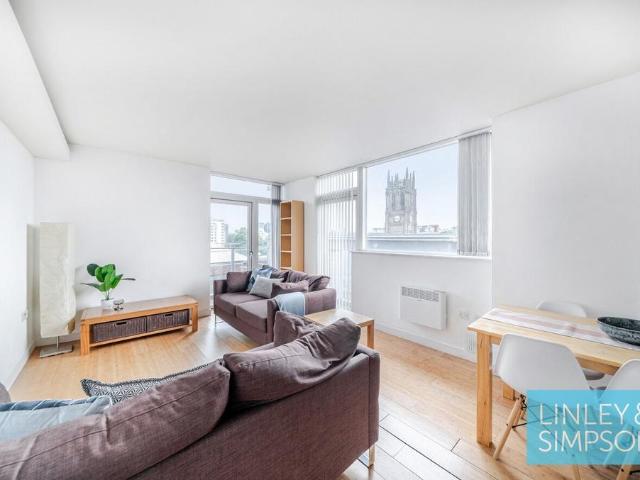 Flat for sale in West Yorkshire