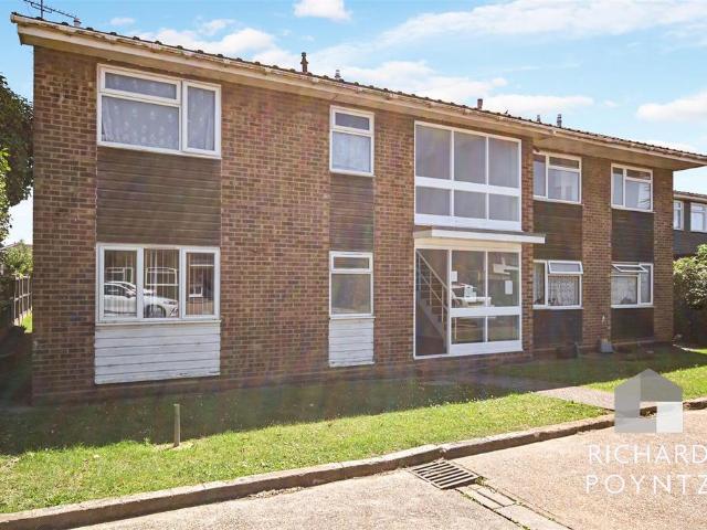 Flat for sale in Leigh Beck, Essex