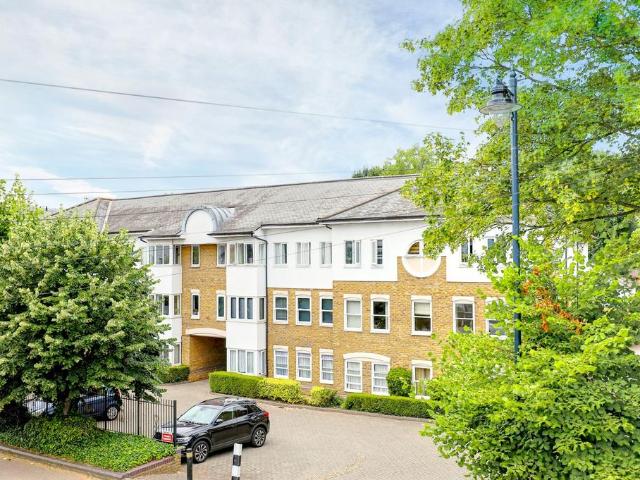 Flat for sale in Hertford, Colliers End
