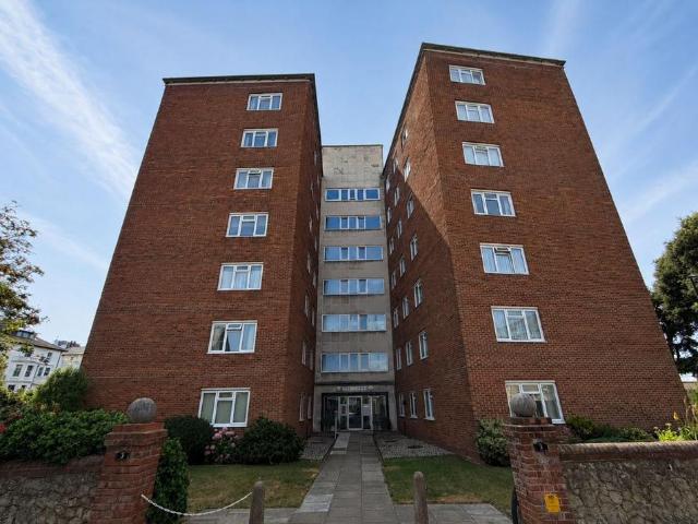 Flat for sale in Eastbourne, East Sussex