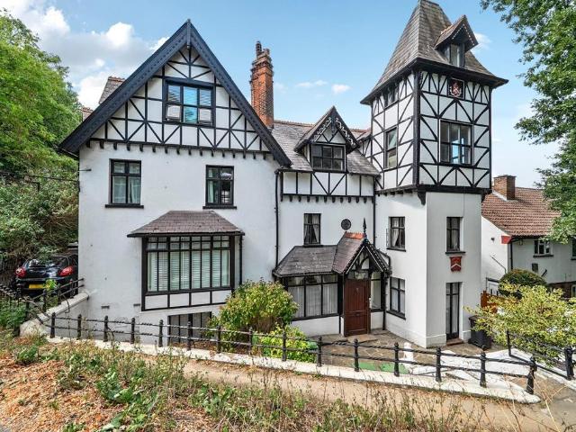 Flat for sale in Chislehurst, Greater London