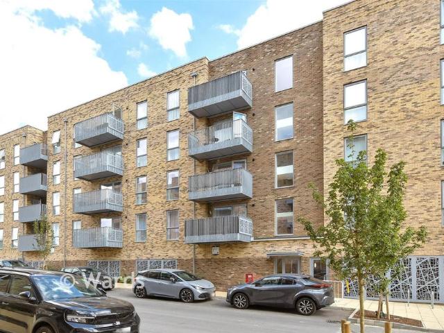 Flat for sale in Worcester Park Estate, Monks Orchard