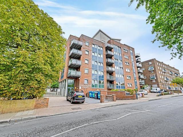 Flat for sale in Willesden Green, Greater London