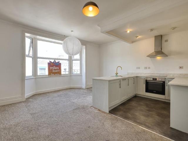 Flat for sale in East Cliff, Acol