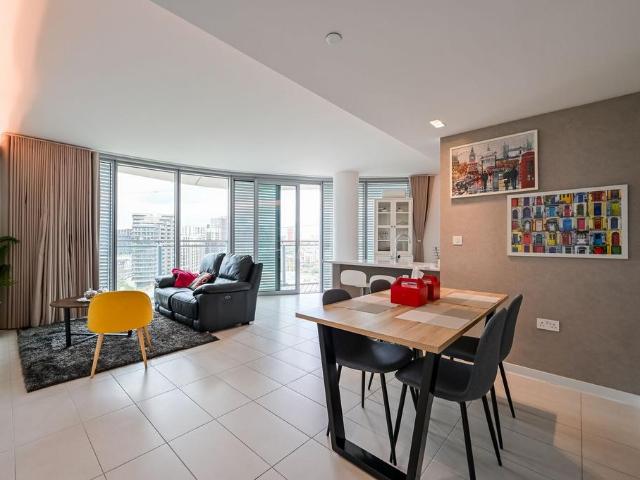 Flat for sale in Canning Town, Greater London