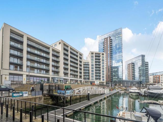 Flat for sale in Ocean Village, City Of Southampton