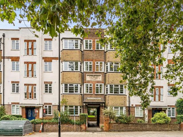 Flat for sale in Peckham, Greater London
