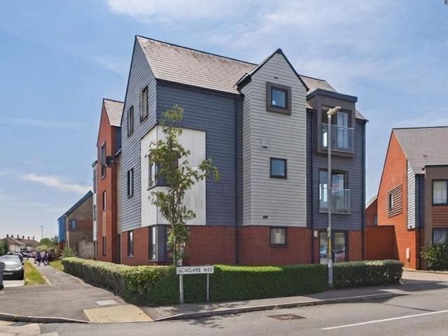 Flat for sale in South Ashford, Bridgefield