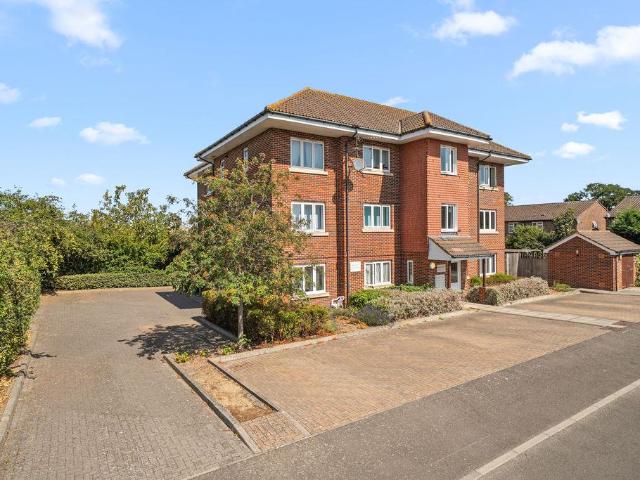 Flat for sale in Ashley Park, Surrey