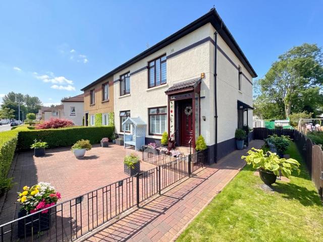 Flat for sale in Garscadden, Scotland