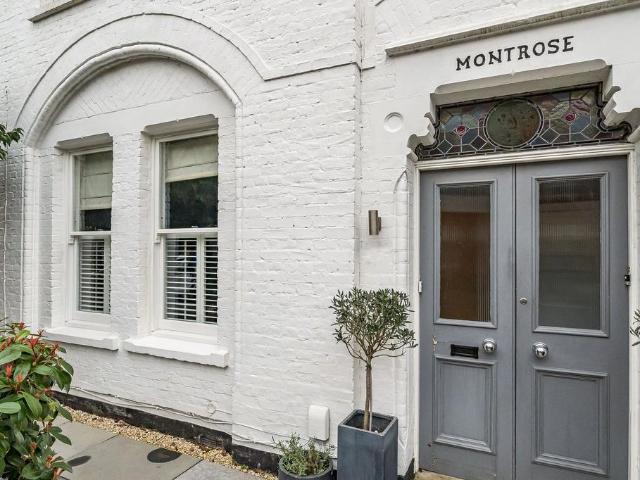Flat for sale in Clewer Village, Windsor
