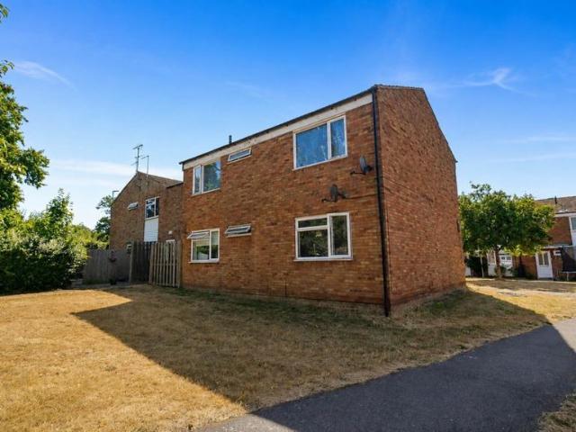 Flat for sale in Hatfield, Fretherne