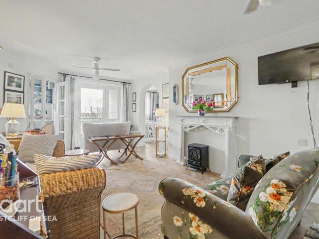 Flat for sale in Alton Barnes, Essex