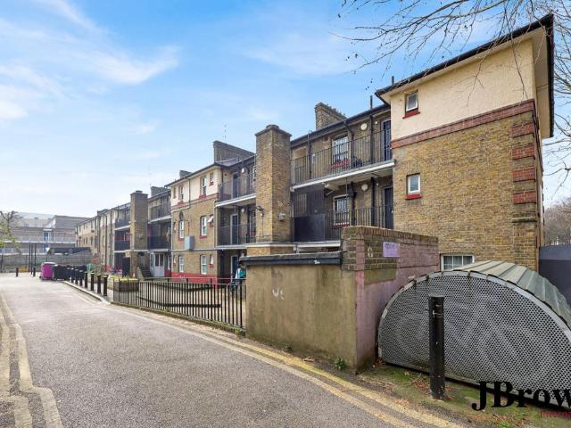 Flat for sale in St. George in the East, Shadwell