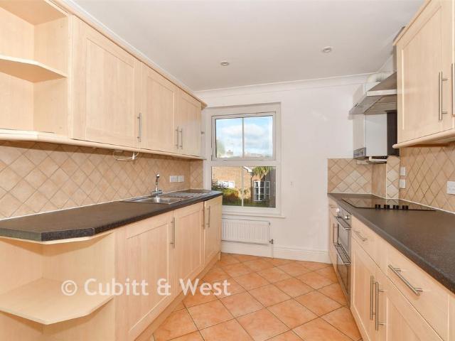 Flat for sale in Fole, Surrey