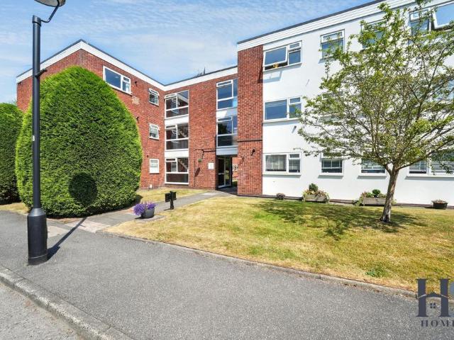 Flat for sale in Cotteridge, West Midlands
