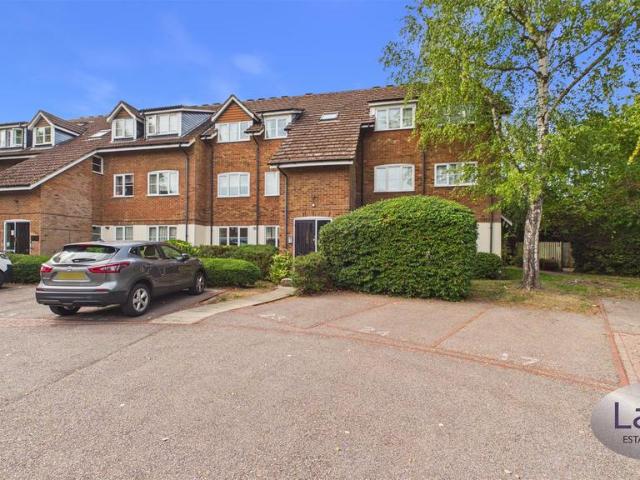 Flat for sale in Churchgate, Broxbourne