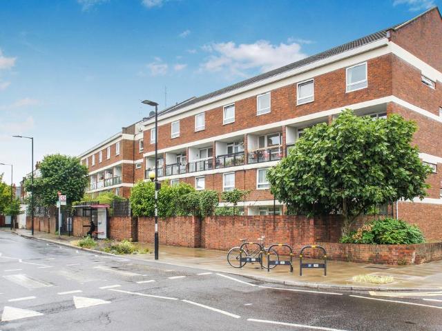 Flat for sale in West Hackney, Upper Clapton