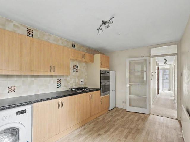 Flat for sale in Bush Hill Park, Greater London