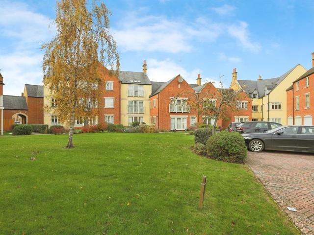 Flat for sale in Fossebridge, Gloucestershire