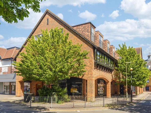 Flat for sale in Red Hill, Surrey
