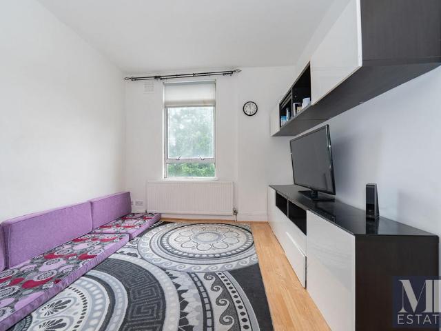 Flat for sale in West Hampstead, Greater London