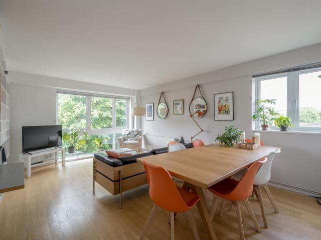 Flat for sale in Brondesbury, Greater London