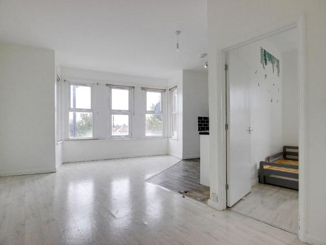 Flat for sale in Ponders End, Greater London