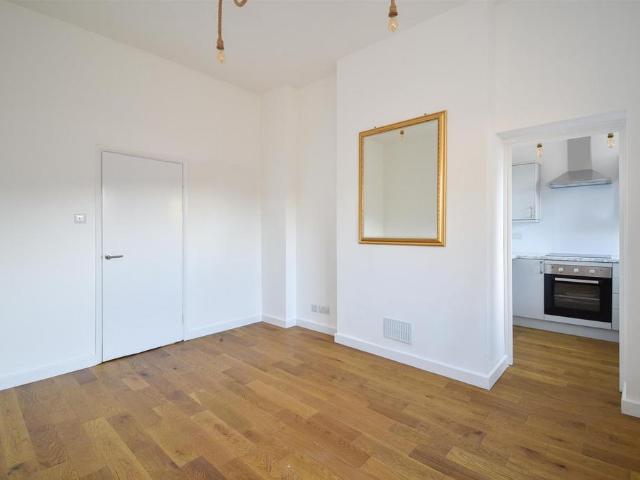 Flat for sale in West Marina, Guestling Green