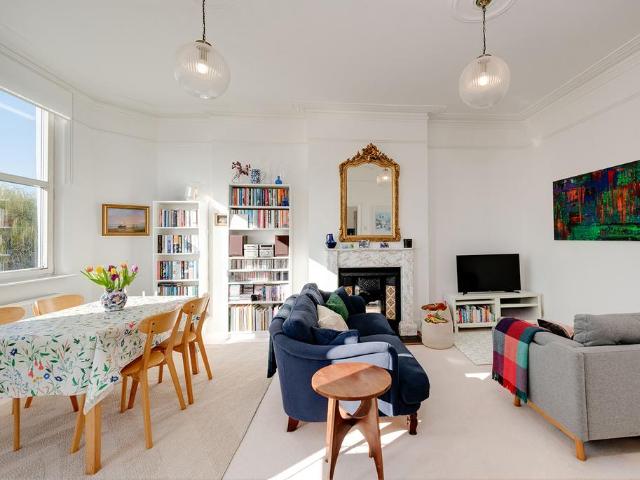 Flat for sale in Gospel Oak, Greater London