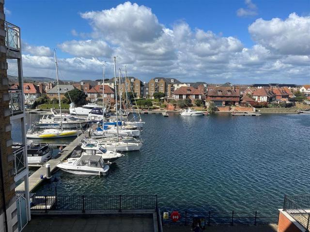 Flat for sale in Crumbles, Eastbourne