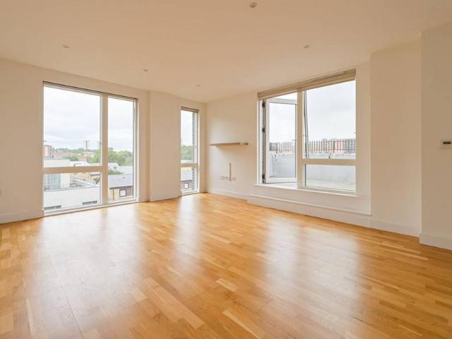 Flat for sale in Bromley-by-Bow, Poplar Grove