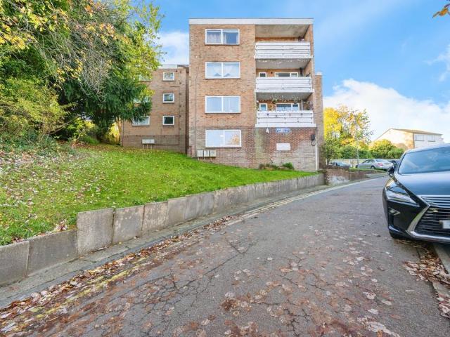 Flat for sale in Farley Hill, Spring Park
