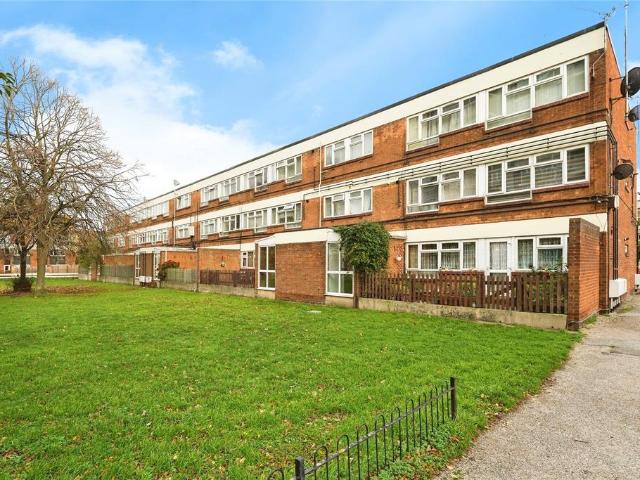 Flat for sale in Gloucester, Gloucestershire
