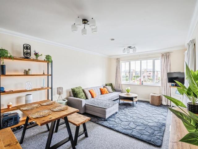 Flat for sale in Crumbles, Eastbourne