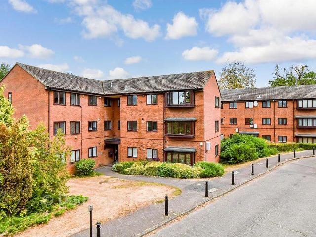 Flat for sale in Epping, Essex