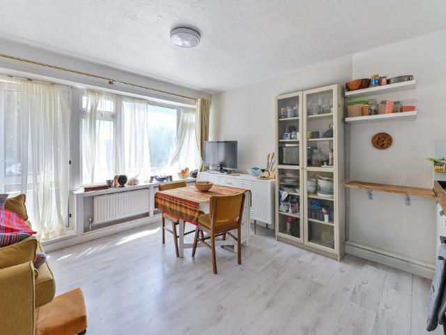 Flat for sale in Highams Park, Greater London