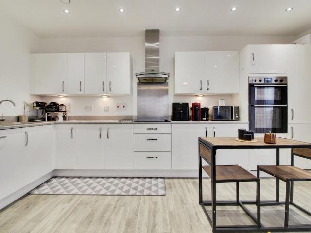 Flat for sale in Hatfield, Fretherne