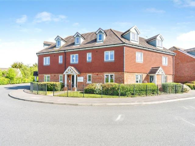 Flat for sale in Littlecote, West Sussex