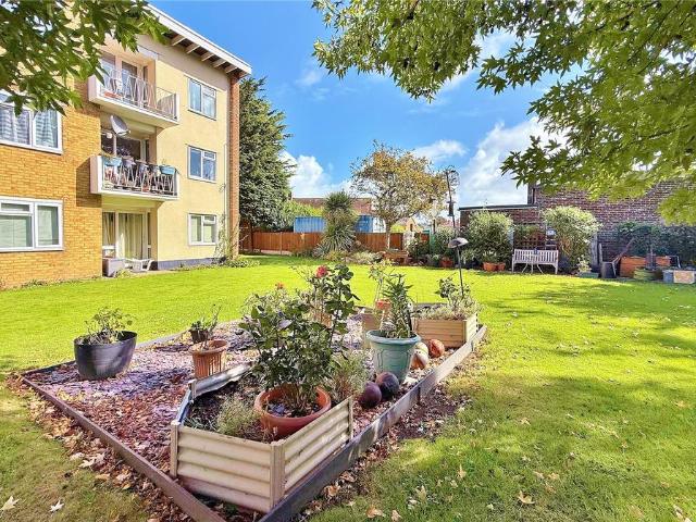 Flat for sale in Worthing, West Sussex